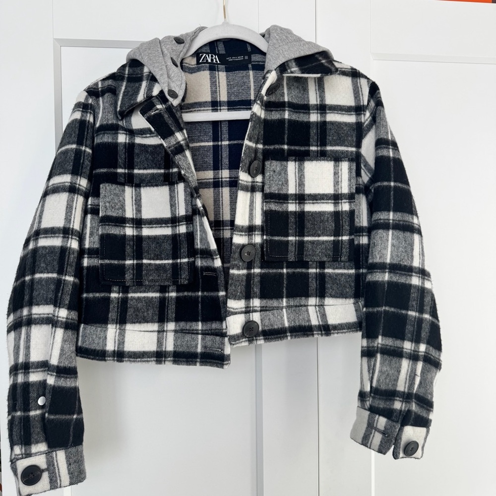 ZARA Black & White Plaid Cropped Hooded Shacket